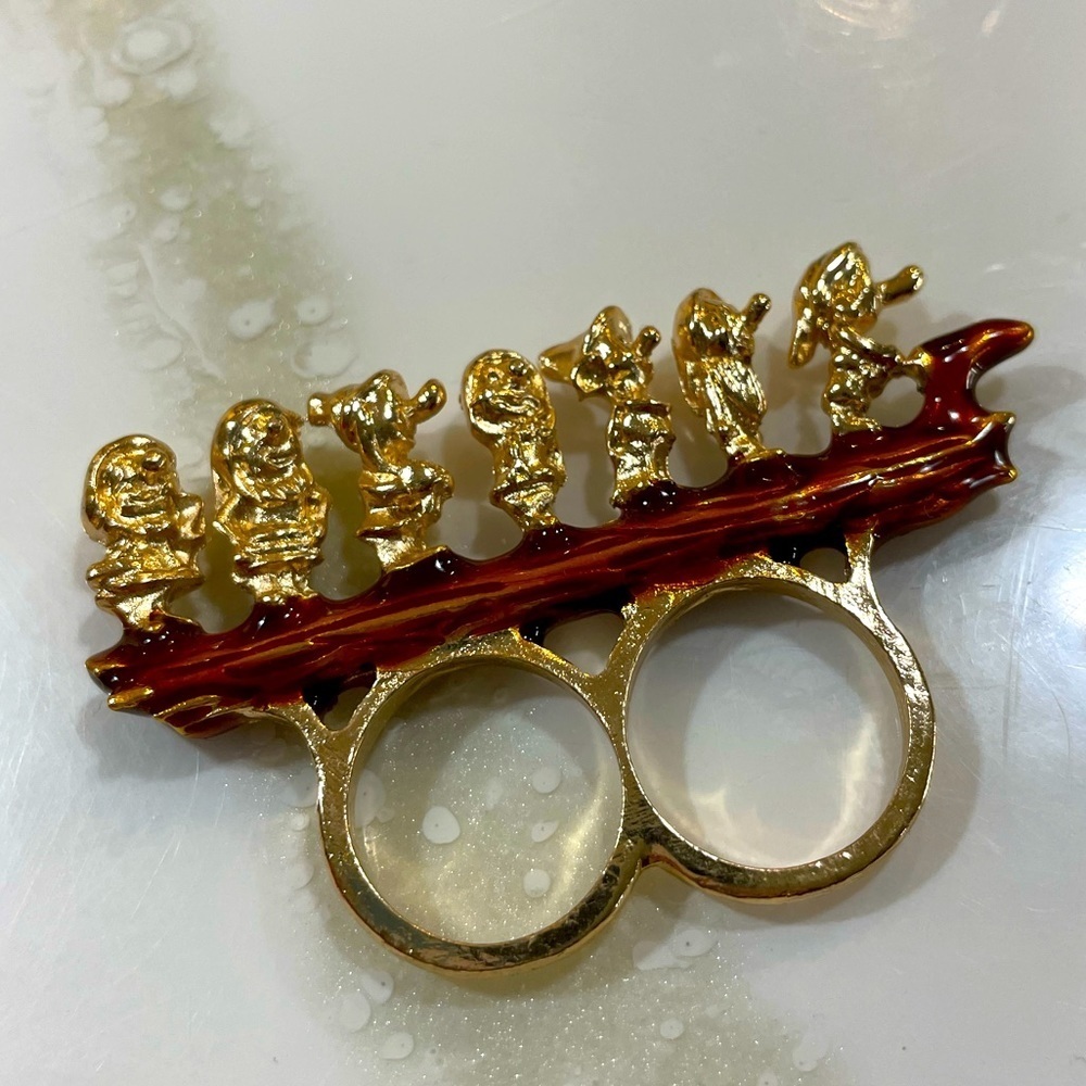 Cute Snowwhite Seven Dwarves on Log Double Ring.